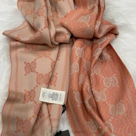 Gucci Jumbo GG Logo Scarf - Picture 6 of 8
